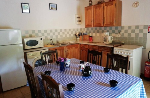 Ploerdut House | Holiday Home 'Les 3 Gîtes De Kerlividic' with Shared Pool, Shared Garden and Wi-Fi