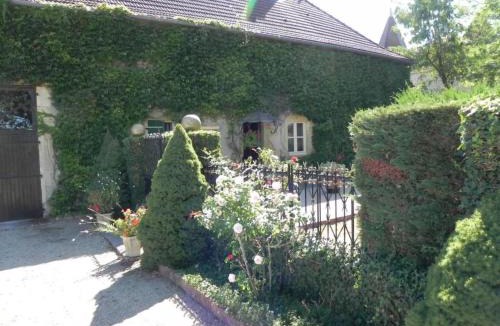 Bourg-le-Comte House | Holiday Home Les Belins by Interhome