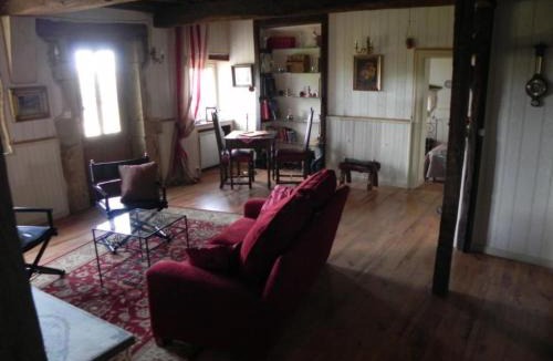 Bourg-le-Comte House | Holiday Home Les Belins by Interhome