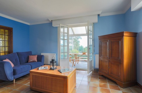 Locquirec House | Holiday Home 'Les Camelias' with Sea View, Private Terrace and Balcony
