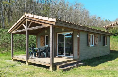 Marminiac House | Holiday Home Les Hameaux de Pomette-Chalet 4 pers- by Interhome