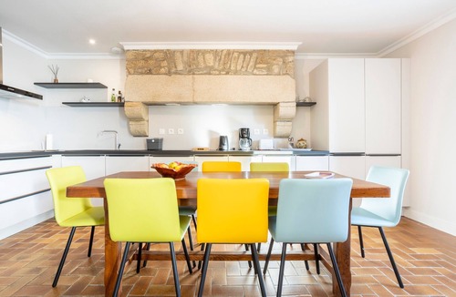 Mellac House | Holiday Home 'Les Hirondelles' with Private Terrace, Private Garden and Wi-Fi
