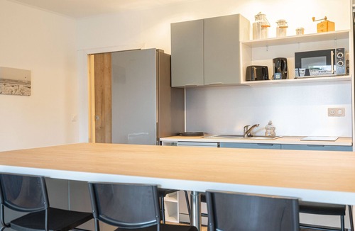 Saint-Hippolyte House | Holiday Home “L’instant Fleuri” with Private Terrace and Wi-Fi