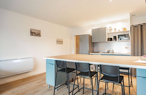 Saint-Hippolyte House | Holiday Home “L’instant Fleuri” with Private Terrace and Wi-Fi