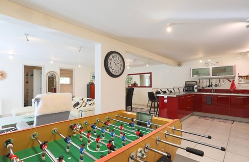 Trebeurden House | Holiday Home 'Logement À Trebeurden 800m Plage' with Private Terrace, Wi-Fi and Air Conditioning