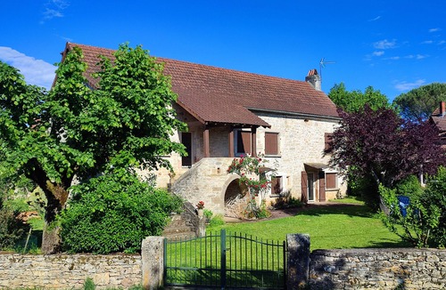 Sainte-Croix House | Holiday Home "Maison 6 à 10 personnes" with Private Pool, Terrace and Wi-Fi