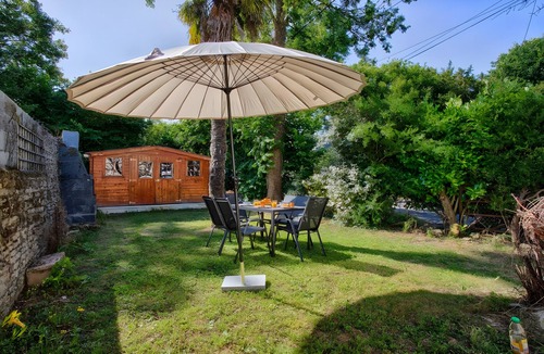Sommervieu House | Holiday Home 'Maison 6p Jardin - Bayeux Et D-Day'