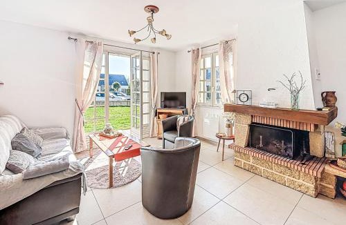 Locoal-Mendon House | Holiday Home Maison Kervrazic by Interhome
