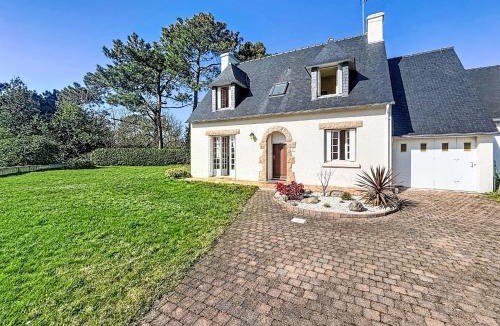 Locoal-Mendon House | Holiday Home Maison Kervrazic by Interhome
