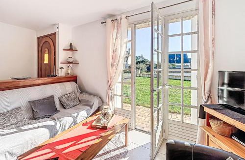 Locoal-Mendon House | Holiday Home Maison Kervrazic by Interhome