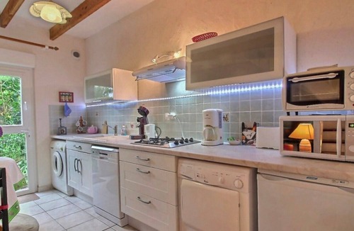 Lannion House | Holiday Home 'Maison Ty Bihan' with Private Terrace, Private Garden and Wi-Fi