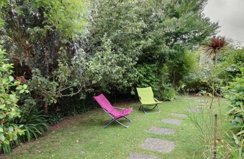 Lannion House | Holiday Home 'Maison Ty Bihan' with Private Terrace, Private Garden and Wi-Fi