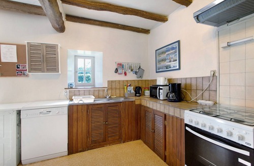Tredarzec House | Holiday Home 'Maner Coz' with Private Garden and Wi-Fi
