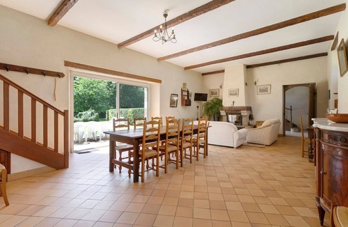 Tredarzec House | Holiday Home 'Manoir De Kerhir' with Private Garden and Wi-Fi
