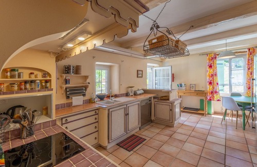 Courry House | Holiday Home 'Mas Le Bragalou' with Mountain View, Private Pool and Wi-Fi