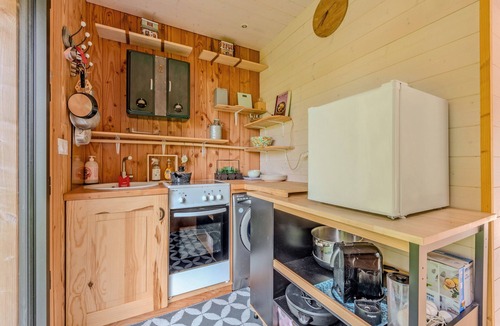 Saint-Rivoal House | Holiday Home 'Mini-maison Bois' with Private Terrace and Private Garden