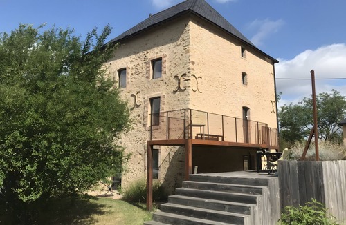 Entrammes House | Holiday Home 'Moulin De La Benatre' with Private Terrace, Private Garden and Wi-Fi