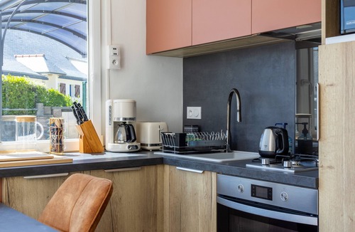 Tregastel House | Holiday Home 'Petite Maison Cosy' with Private Terrace and Wi-Fi