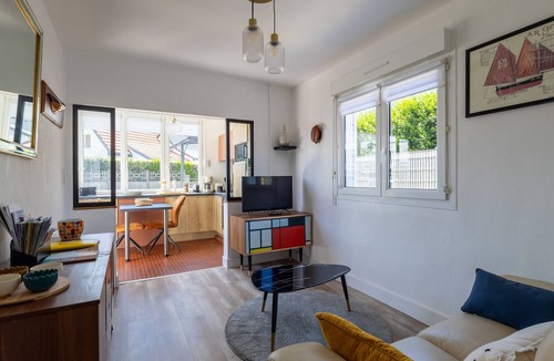 Tregastel House | Holiday Home 'Petite Maison Cosy' with Private Terrace and Wi-Fi