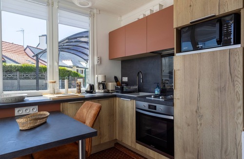 Tregastel House | Holiday Home 'Petite Maison Cosy' with Private Terrace and Wi-Fi