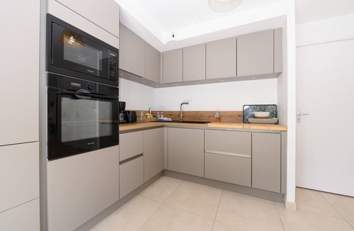 Riantec House | Holiday Home 'Riantec' with Private Terrace, Private Garden and Wi-Fi