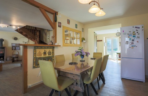 Le Merzer House | Holiday Home 'Ty Carolie' with Private Terrace, Private Garden and Wi-Fi