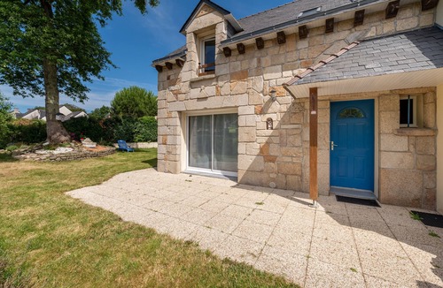 Ploeren House | Holiday Home 'Ty Gwen' with Private Terrace, Private Garden and Wi-Fi