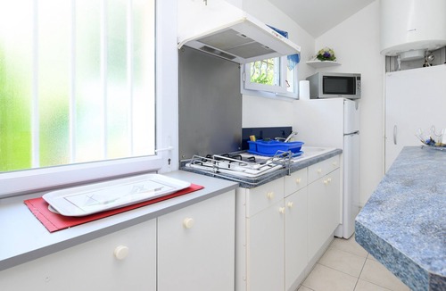 Arradon House | Holiday Home 'Ty Lydian' with Private Terrace, Private Garden and Wi-Fi