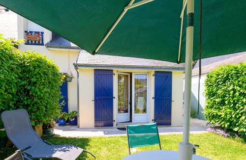 Arradon House | Holiday Home 'Ty Lydian' with Private Terrace, Private Garden and Wi-Fi