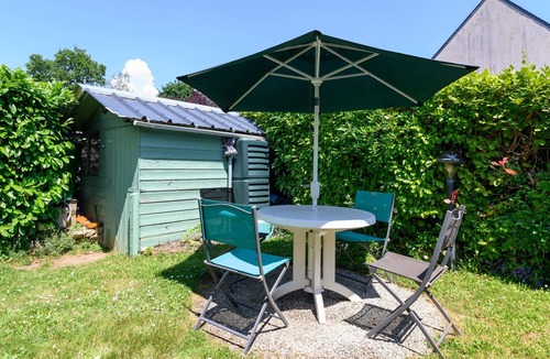 Arradon House | Holiday Home 'Ty Lydian' with Private Terrace, Private Garden and Wi-Fi