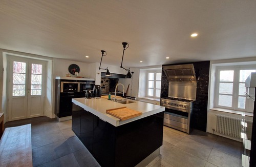 Lavaudieu House | Holiday Home “Villa Lavaudieu” with Private Pool, Terrace, and Wi-Fi