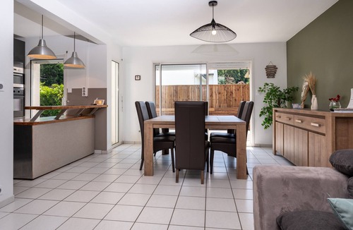 Kervignac House | Holiday Home with Private Pool, Private Terrace and Wi-Fi