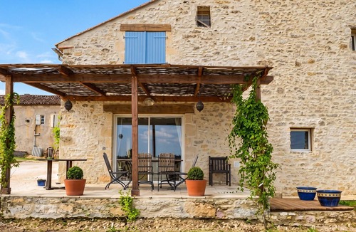 Saint-Vincent-Rive-d'Olt Villa | Homerez - Villa in Saint-Vincent-Rive-d'Olt