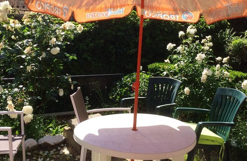 Neris-les-Bains Apartment | Homerez - Amazing appartement for 3 ppl. with garden at Néris-les-Bains