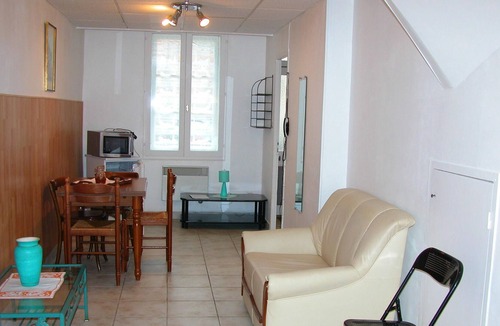 Neris-les-Bains Apartment | Homerez - Amazing appartement for 3 ppl. with garden at Néris-les-Bains