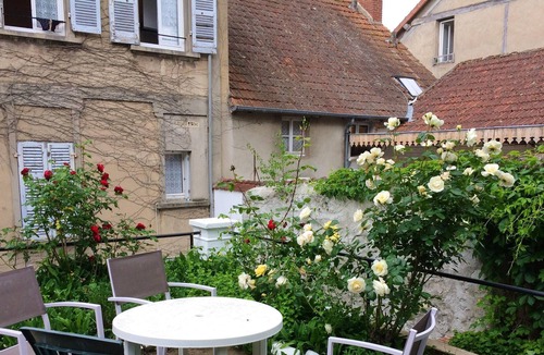 Neris-les-Bains Apartment | Homerez - Amazing appartement for 3 ppl. with garden at Néris-les-Bains