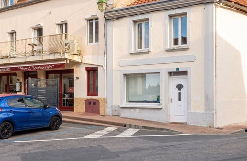 Montmarault Apartment | Homerez - Apartment in Montmarault
