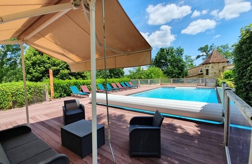 Puy-l'Eveque House | Homerez - Big house for 10 ppl. with shared pool and terrace at Puy-l'Évêque