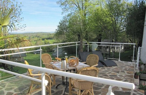 Banes House | Homerez - Bungalow in Argences-en-Aubrac with Pool