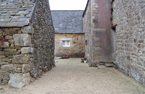 Sibiril House | Homerez - Charming House in Sibiril with Large Garden