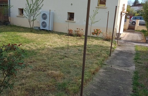 Montlucon House | Homerez - Comfortable house in Montluçon with secluded garden