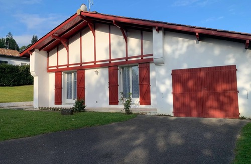 Saint-Pee-sur-Nivelle House | Homerez - Family home Saint-Pée