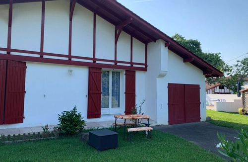Saint-Pee-sur-Nivelle House | Homerez - Family home Saint-Pée