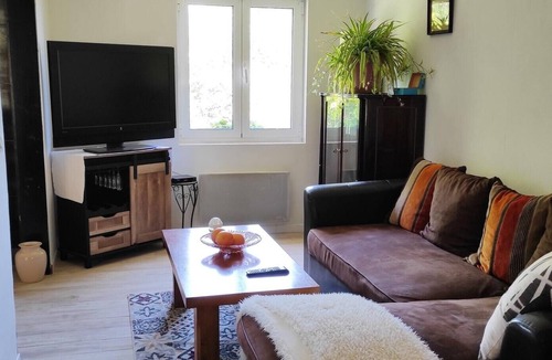 Marcillac-Saint-Quentin House | Homerez - Beautiful house for 6 ppl. with terrace at Marcillac-Saint-Quentin