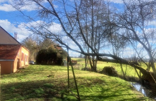 Dampierre-sous-Bouhy House | Homerez - House in Dampierre Sous Bouhy