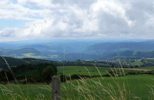 Les Salces House | Homerez - House 5 km away from the slopes for 4 ppl. with terrace at Les Salces