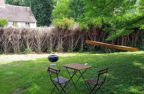 Cezy House | Homerez - House in Cézy, garden.