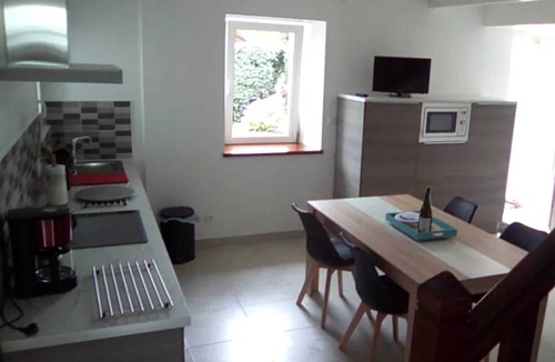 Cast House | Homerez - House in Cast