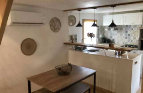 Saint-Romain House | Homerez - House in Saint-Romain.