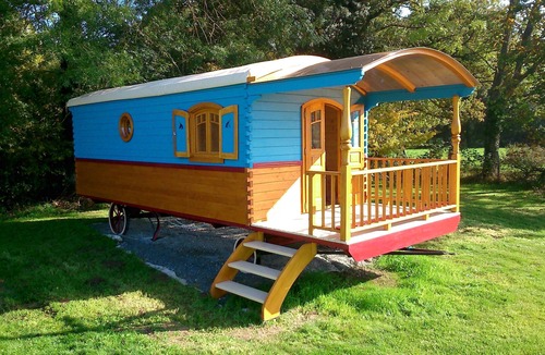 Saint-Pardoux House | Homerez - Nice bungalow for 4 ppl. with shared pool and garden at Saint-Pardoux